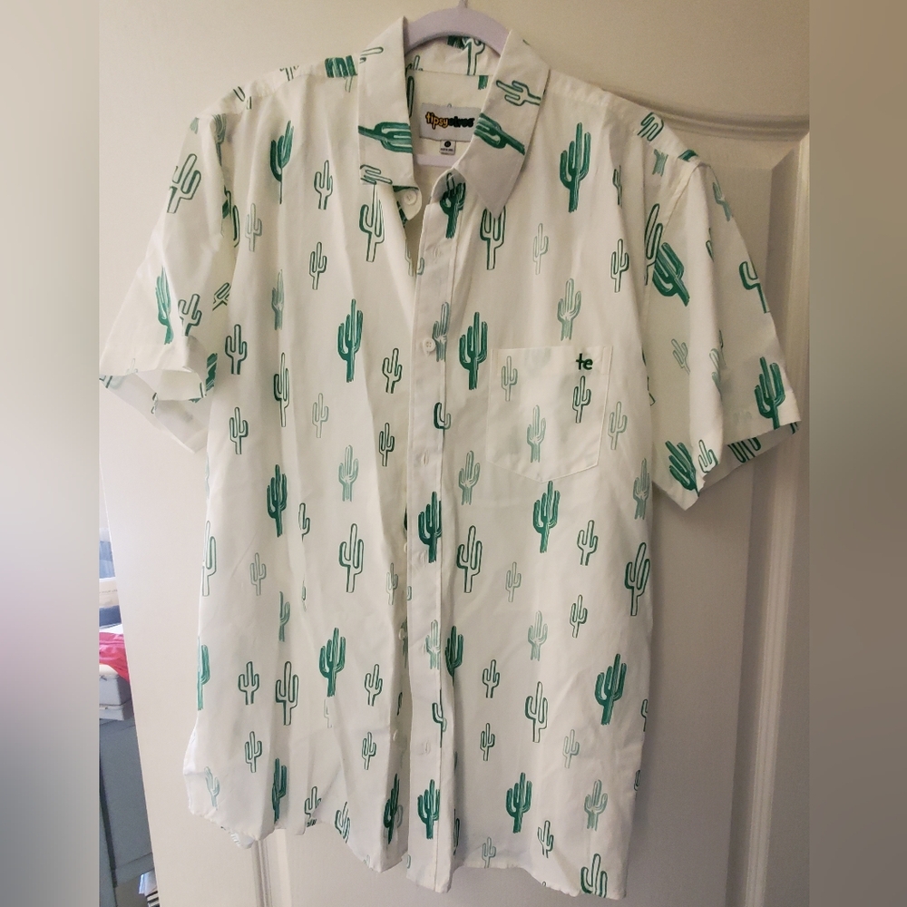 BNWT Men's XL Button Down Shirt